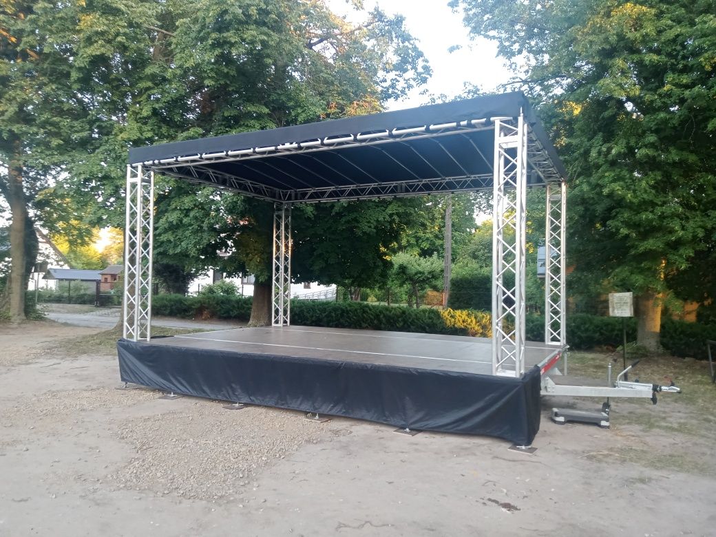 Scena mobilna naglośnienie światlo