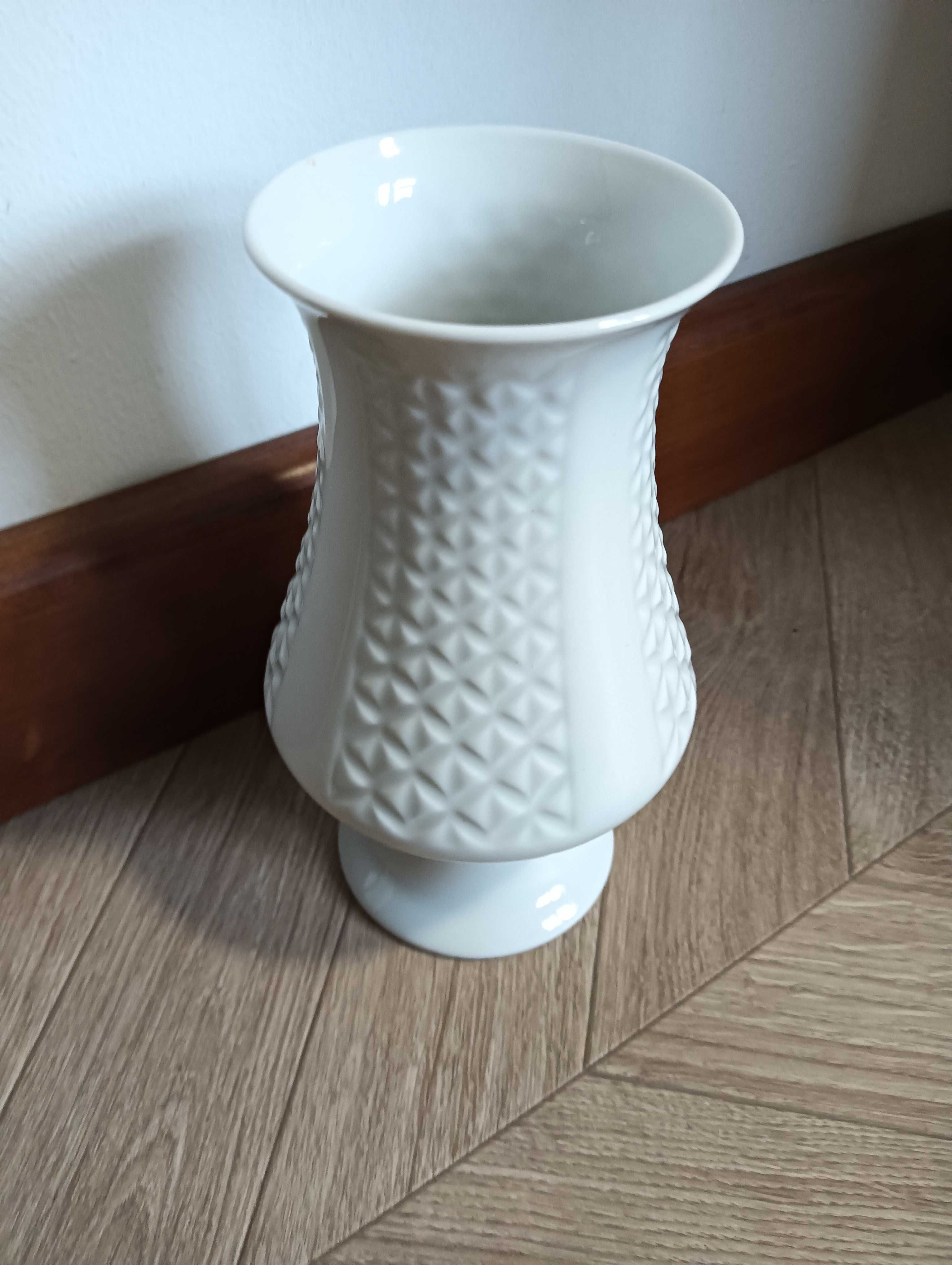 Wazon porcelanowy biały