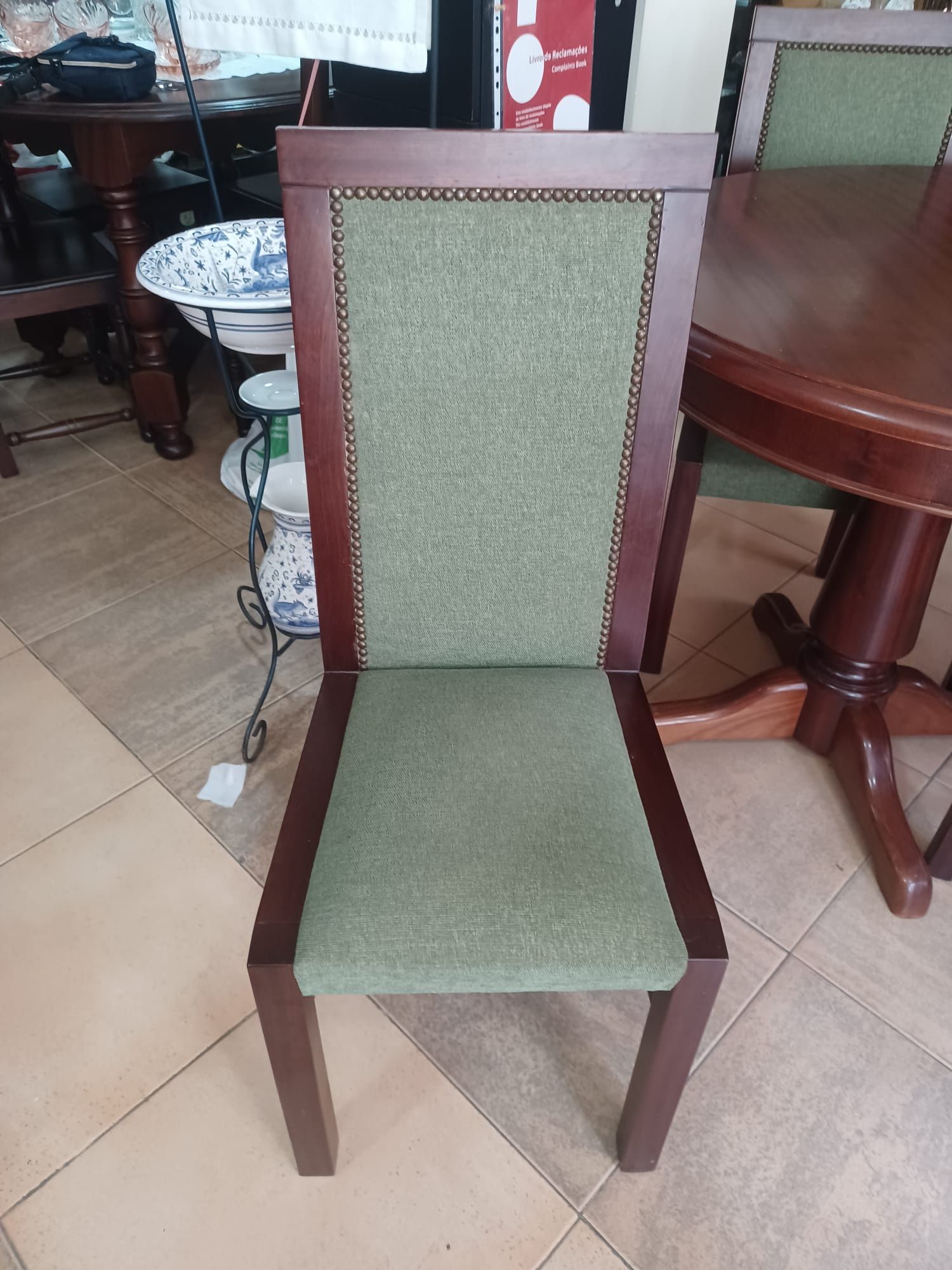 Mesa com 3 cadeiras