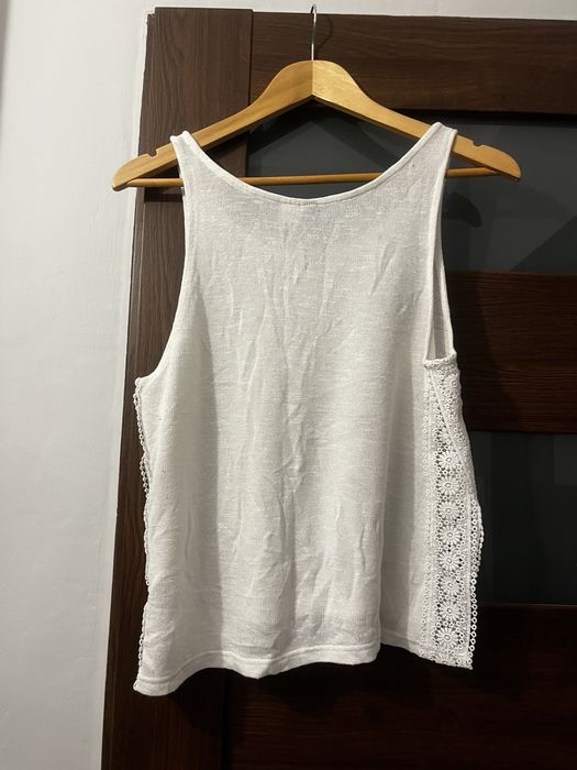 Biala bluzka na ramiaczkach