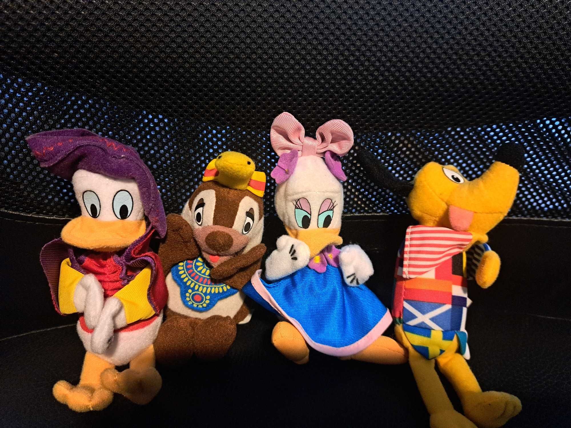 Cztery maskotki pluszaki McDonald Disneyland 2000 gratis