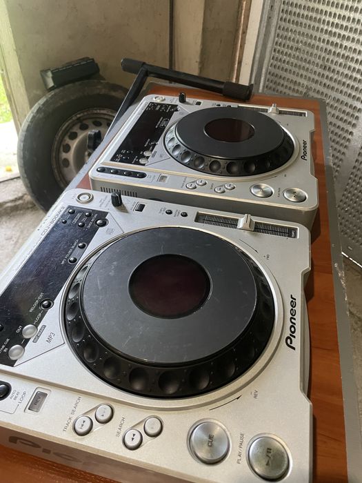 Продам Pioneer CDJ 800