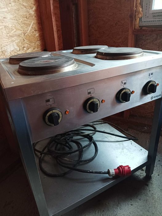 kuchnia elektryczna 4 palnikowa 10.4 KW Stalgast