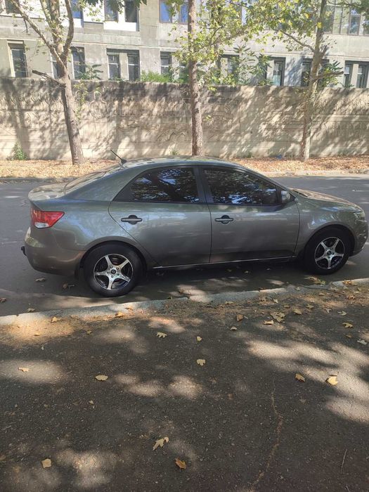 Автомобіль Kia cerato 2011р.