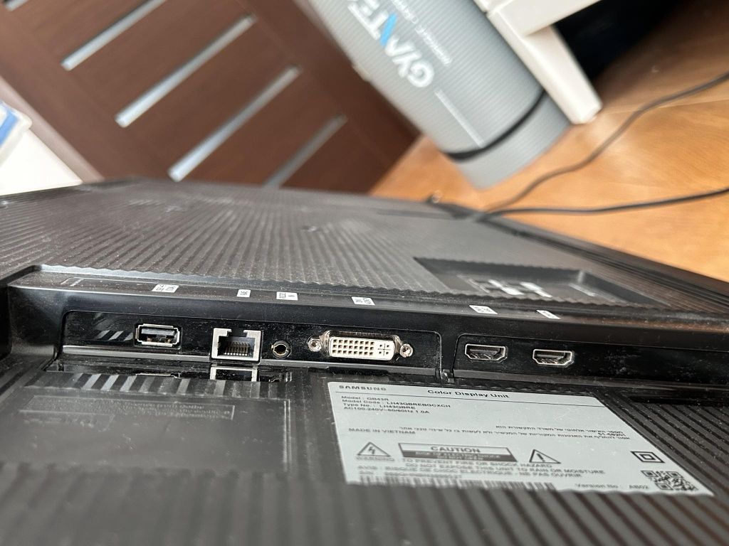 Telewizor SAMSUNG QB43R 43 cale