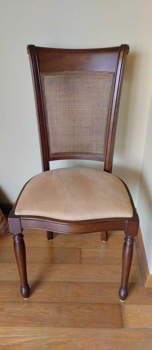 Mesa extensível + 6 cadeiras + Aparador