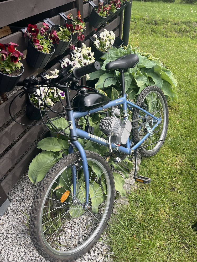 Montaż rowerów z silnikiem spalinowym