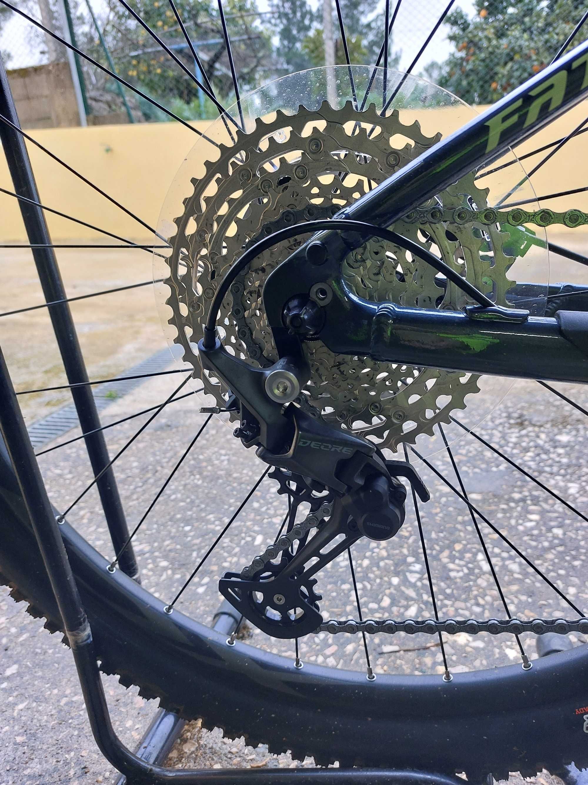 Bicicleta de btt, marca Giant, modelo fathom, tamanho s