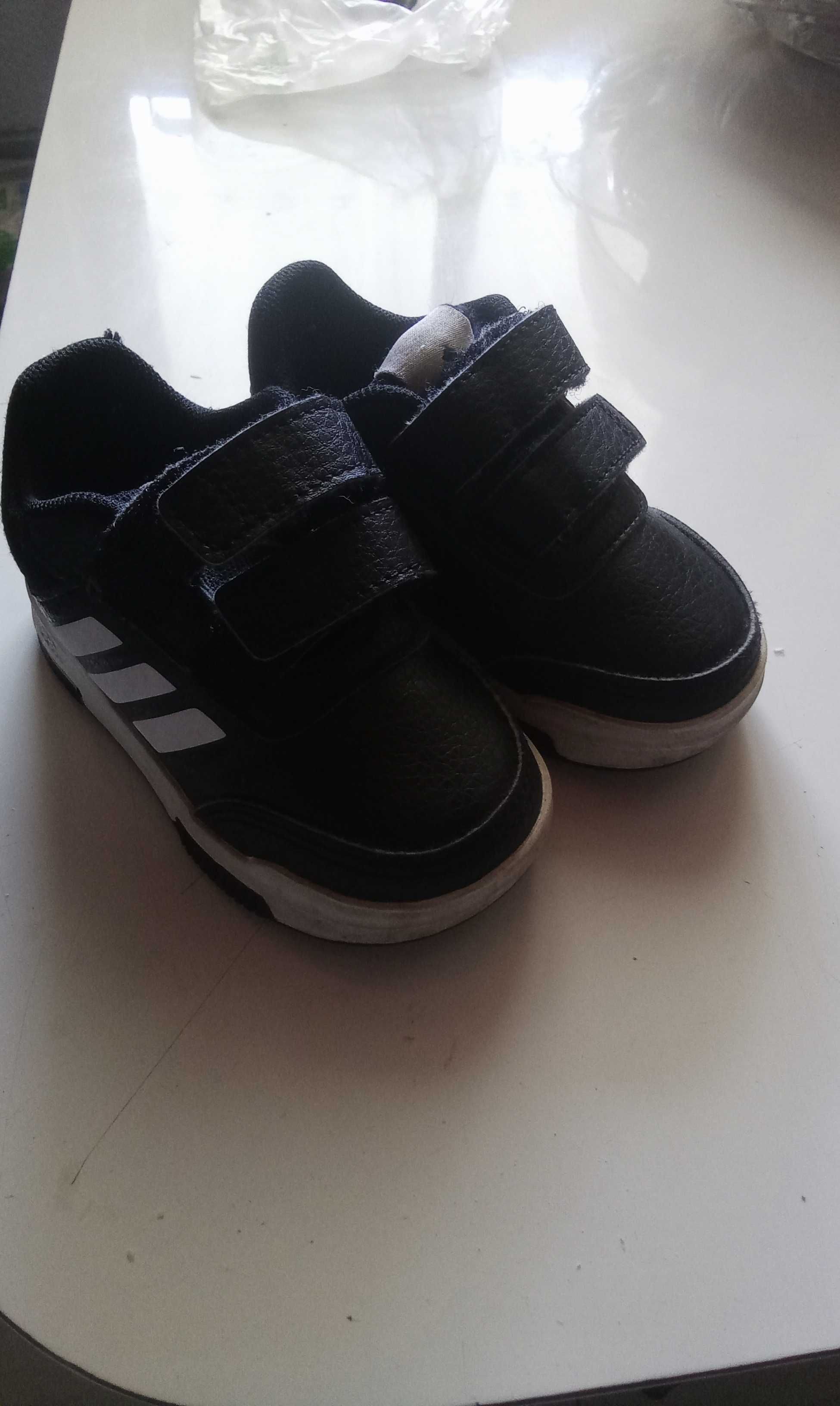 Vendo tenis adidas pouco uso  tamanho 20/21