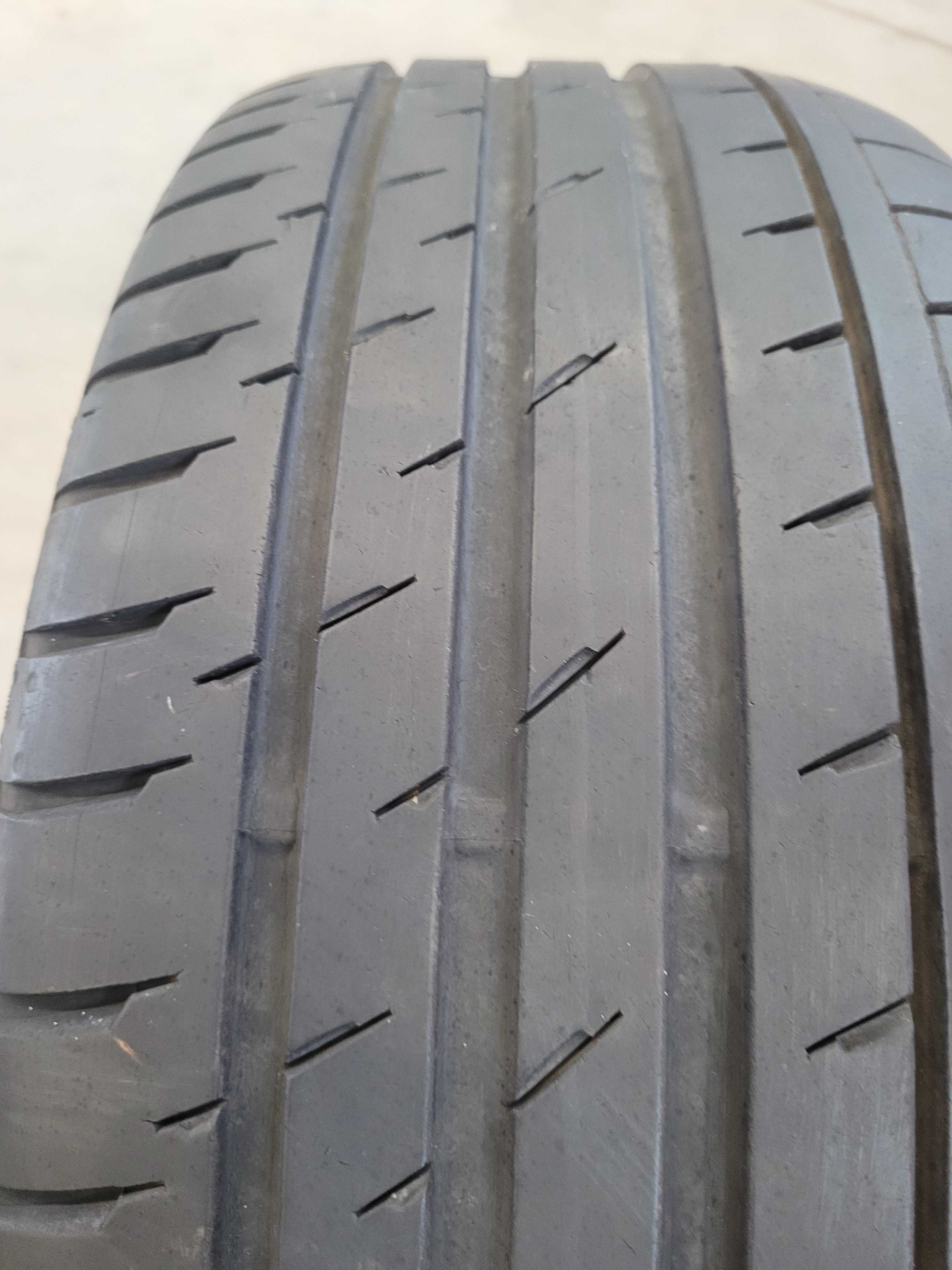 Opona Continental 215/50 R 17