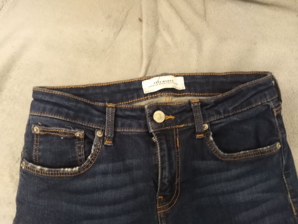 Spodnie  jeansowe Zara