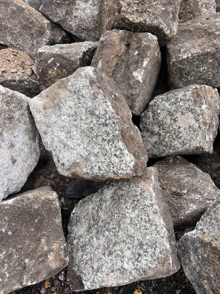 Granit duża kostka granitowa z rozbiórki wym 20x20