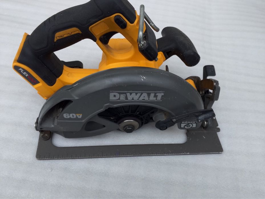 Дискова пила DeWalt DCS575, 60v