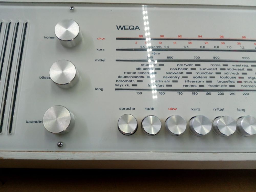 Stare radio Wega typ 142