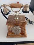 Telefon z marmuru w stylu retro