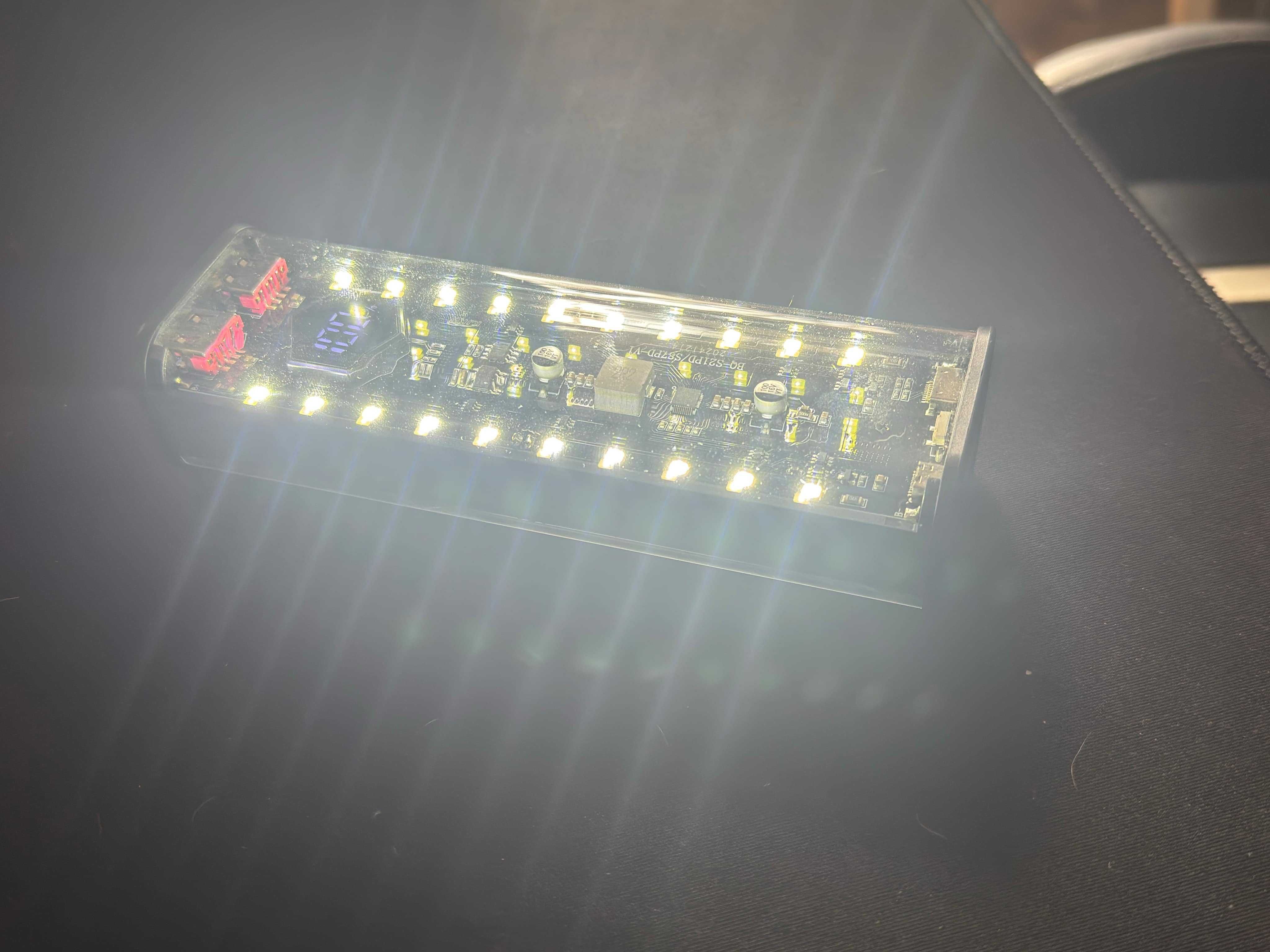 PowerBank 20 000mah. Poręczny, szybko ładuje.