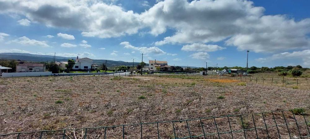 Terreno c 3400m2, vedado com água e eletricidade na zona Pêro Pinheiro