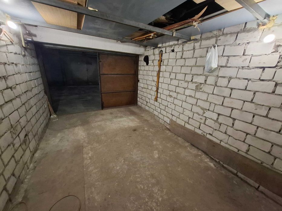 Продаж гаража вул. Сигнівка 13 Загальна площа 18м.кв. хороший заїзд.