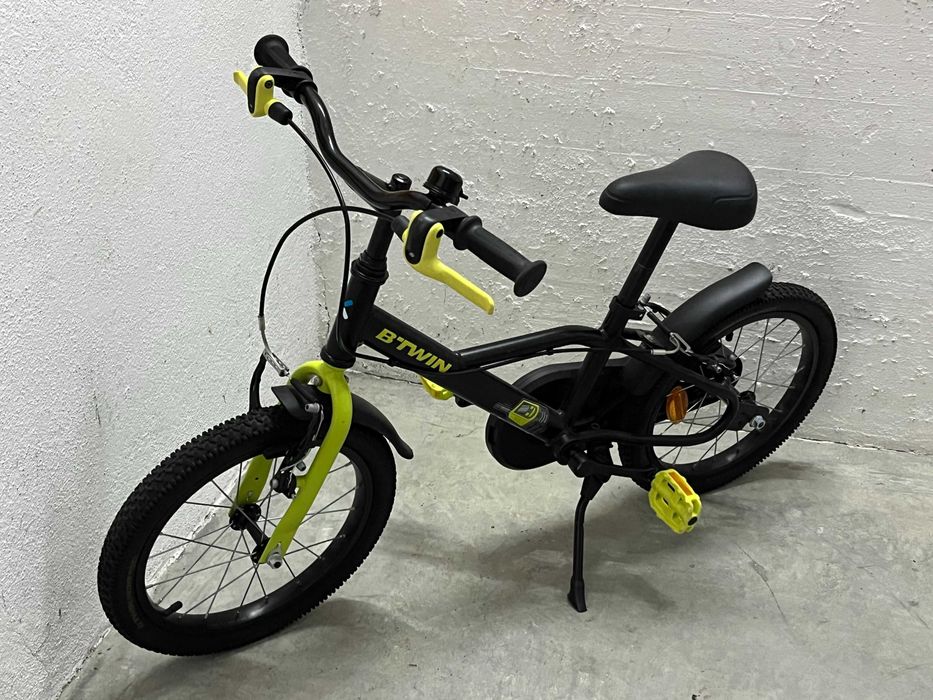 Bicicleta criança preta e amarela roda 16 idade ideal 4 a 6 anos