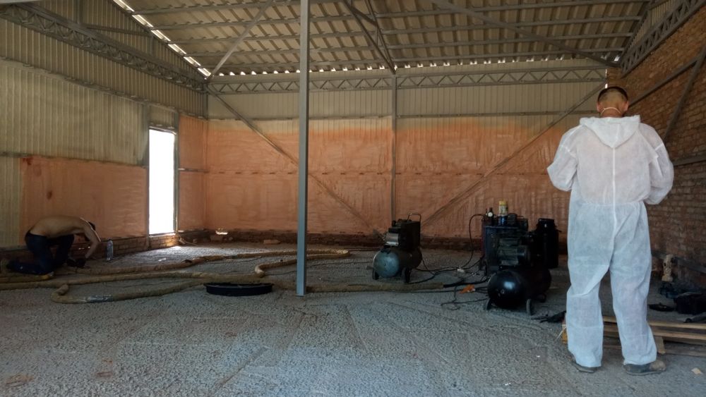Утеплення ппу піною даху будинку ангару цеху фундаменту