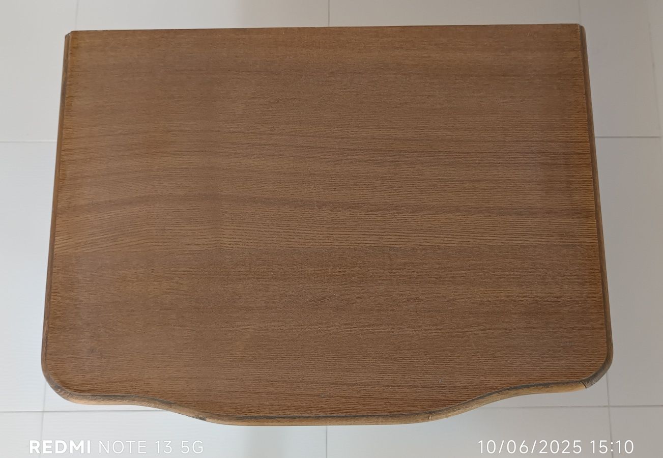 Mesa de Cabeceira rústica Hemnes ( IKEA )