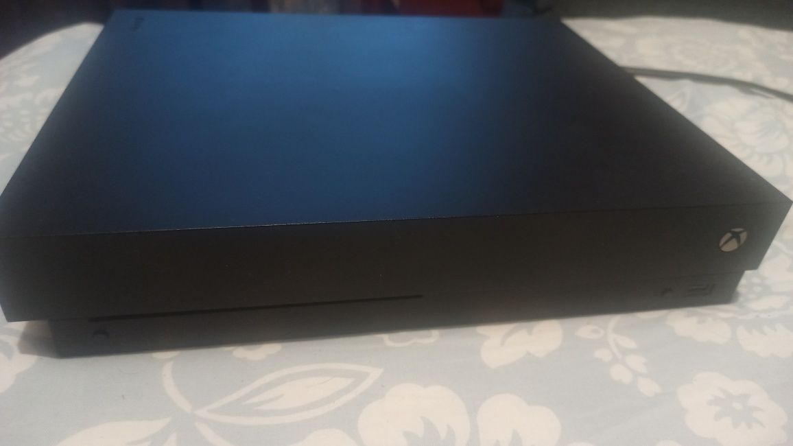 Продам X box one x БУ в хорошем состоянии.
