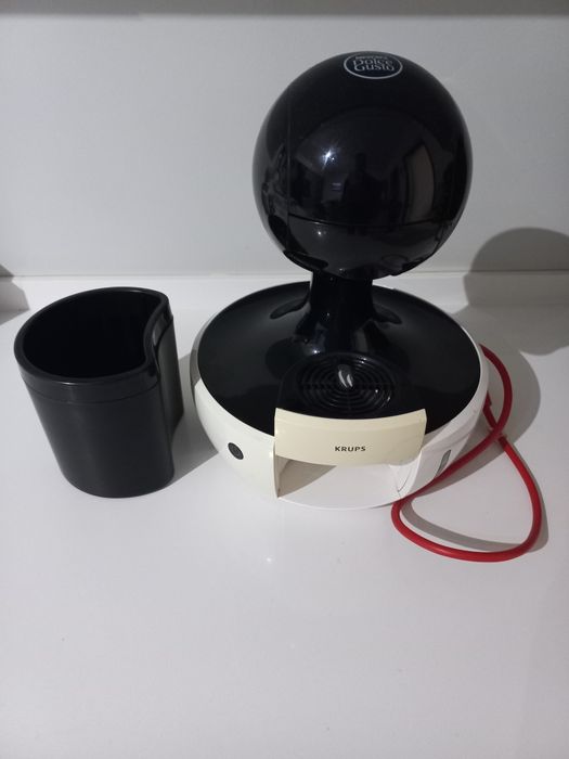 Máquina café Dolce Gusto e porta cápsulas