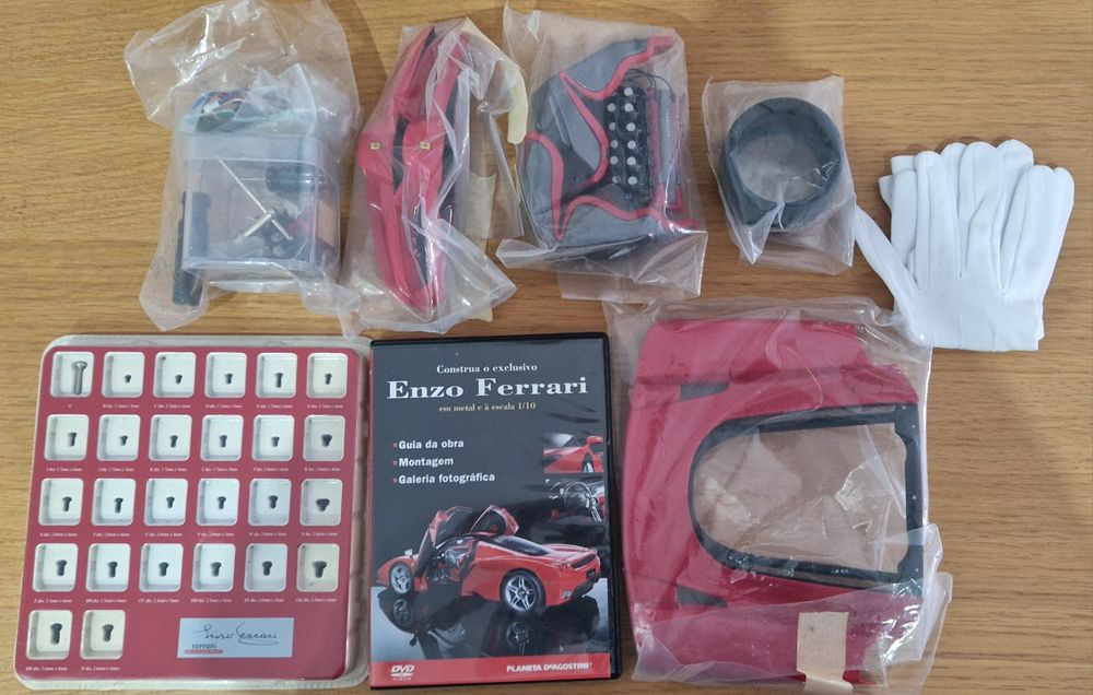 Ferrari Enzo Planeta DeAgostini peças soltas, luvas, parafusos, DVD
