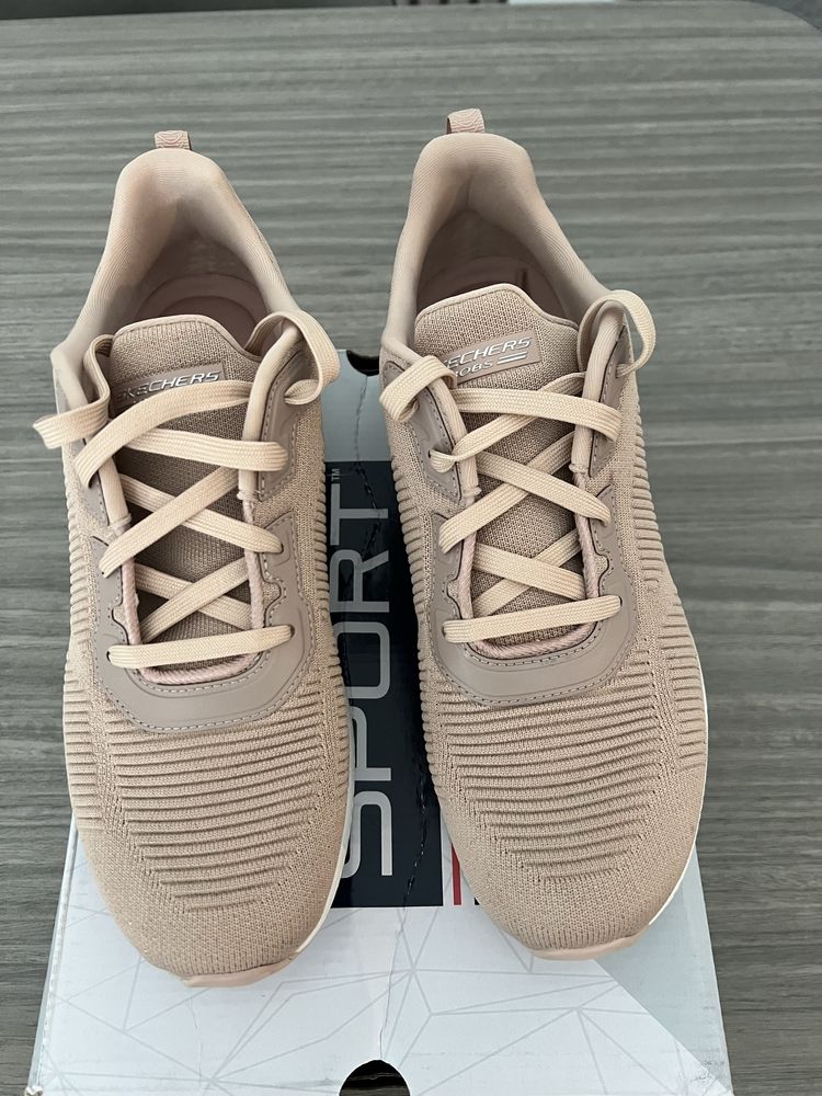 Skechers de Mulher Novas