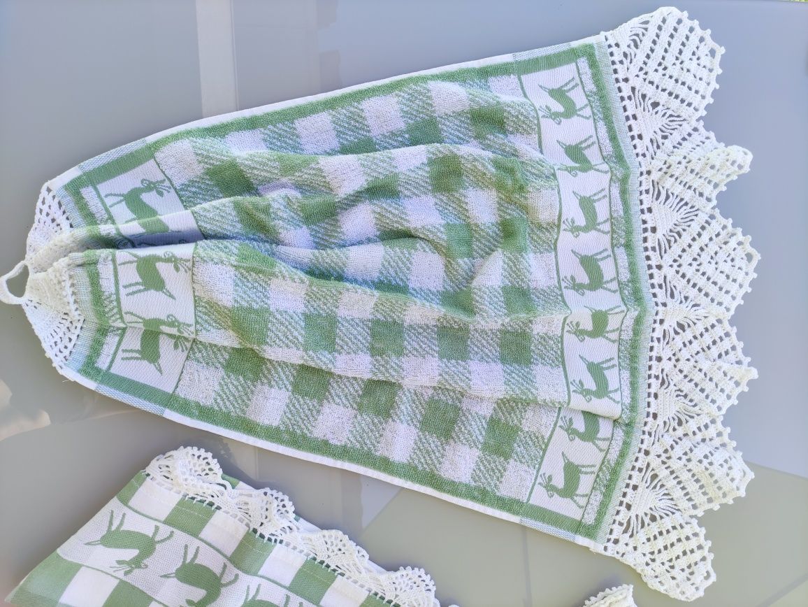 Conjunto de uma toalha e dois panos de cozinha