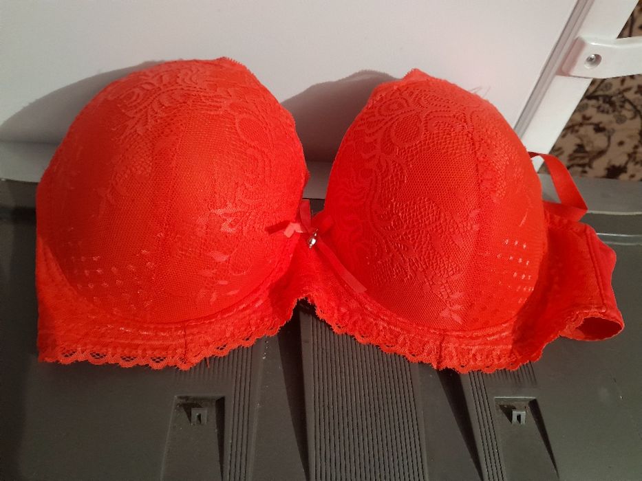 Бюстгальтер червоний