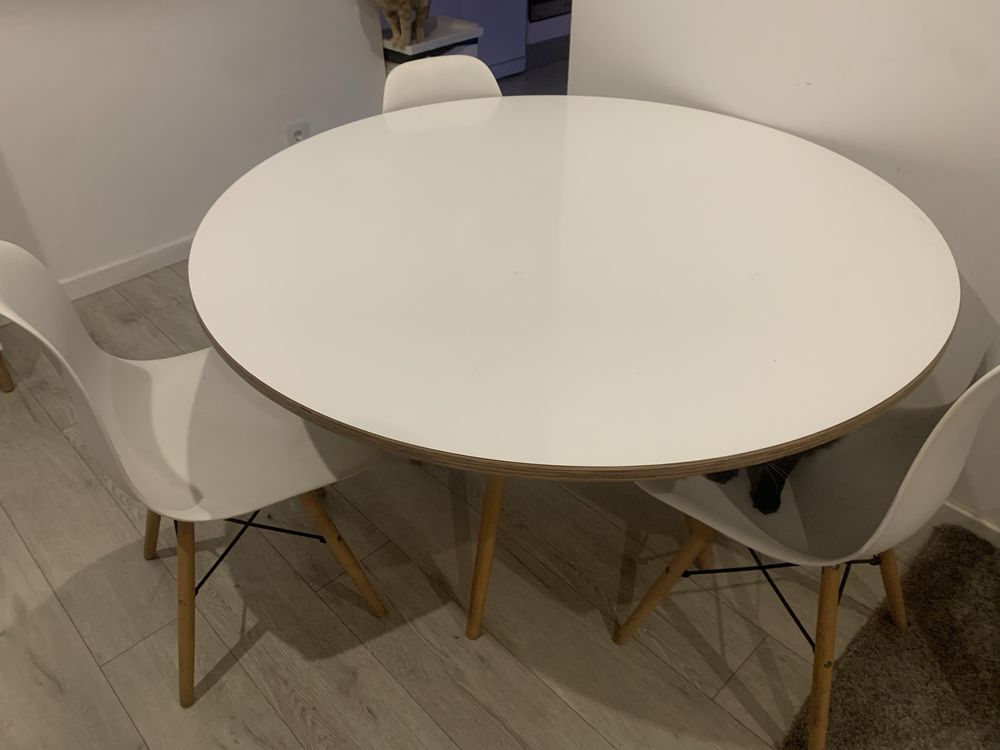 Mesa com 4 cadeiras