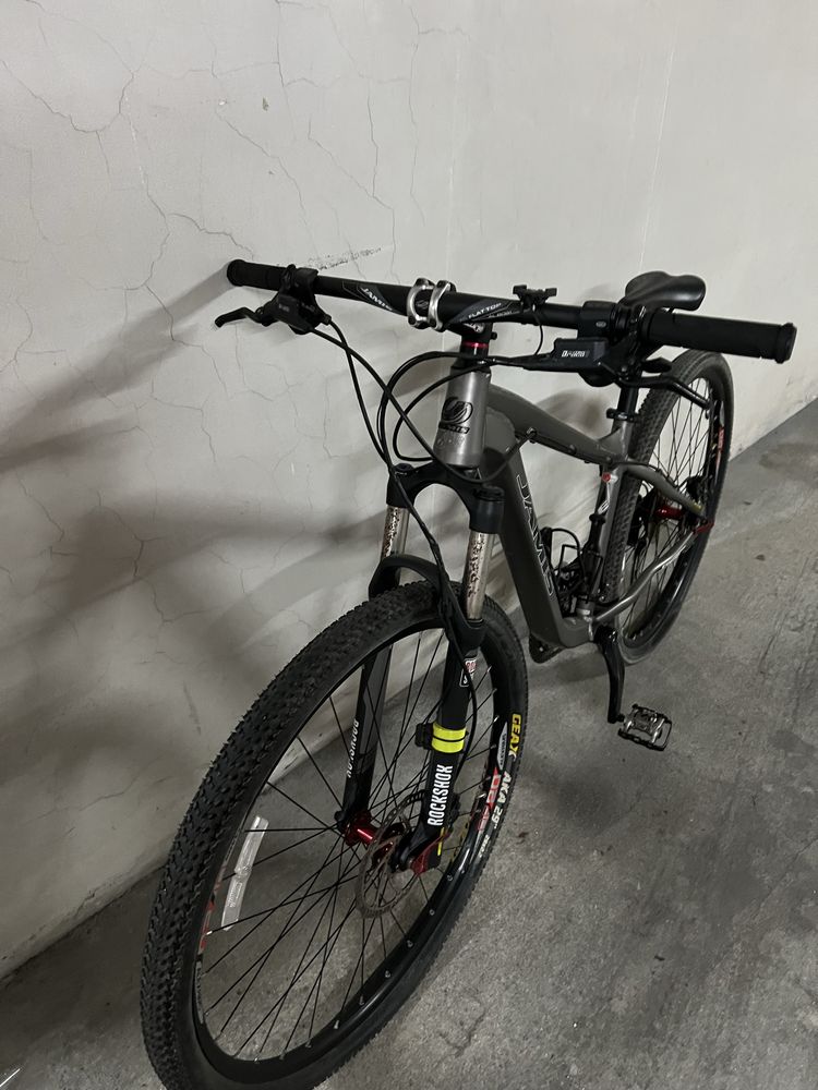 Vendo bicicleta JAMIS BTT - Rigorosamente nova.