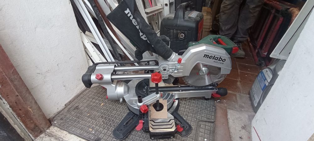 Пила торцювальна METABO KGS 216 M (нова)
