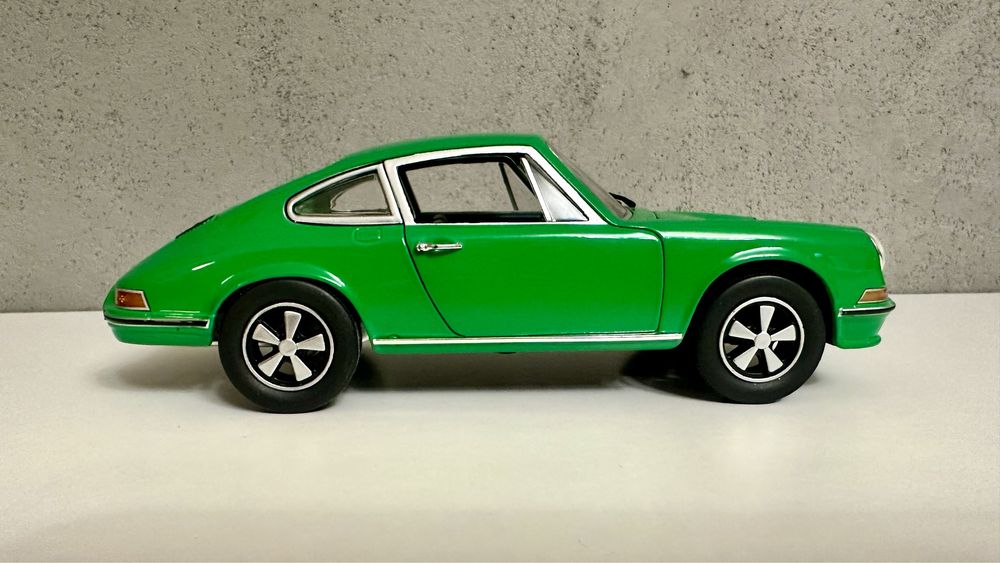 Model Porsche 911 S 2.4 (1972) 1:24