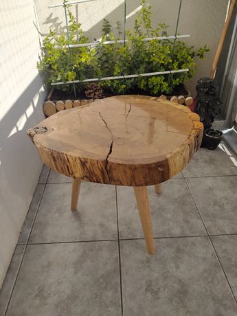 Solidny stolik kawowy z naturalnego grubego plastra drewna dębu dąb
