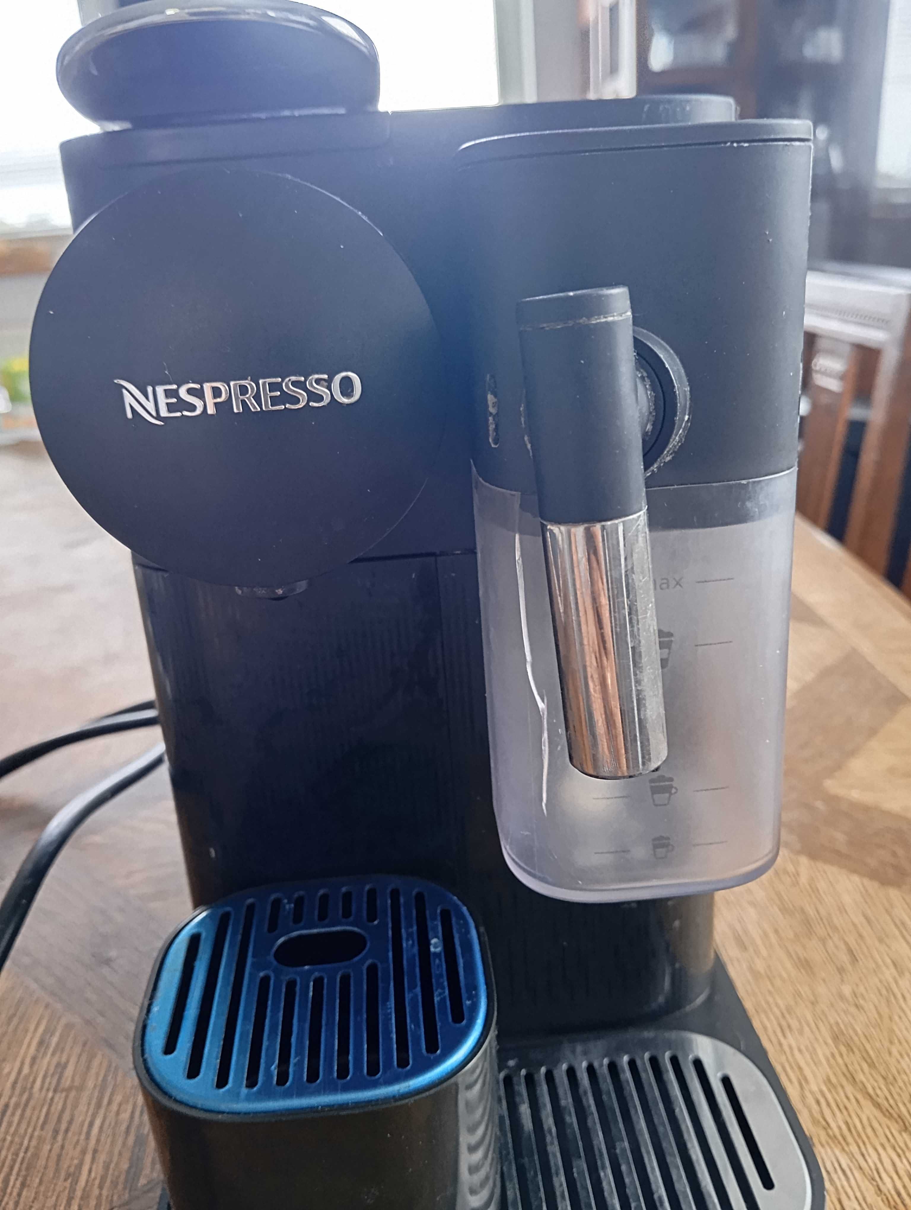 Ekspres do kawy DeLonghi nespresso lattissima one na kapsułki