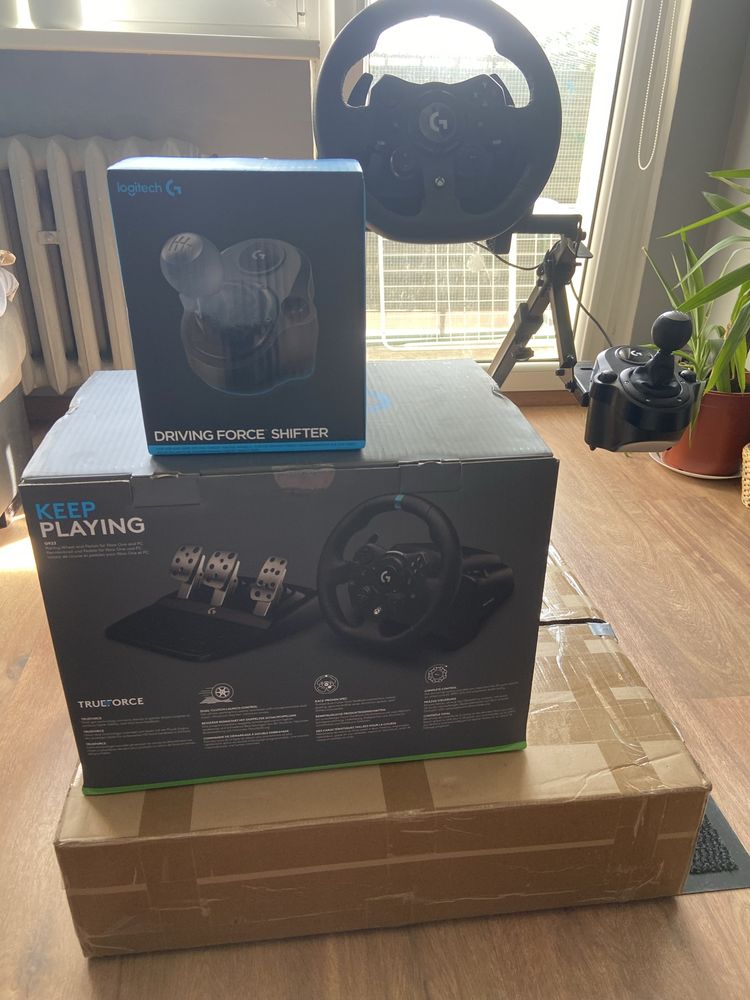 Logitech G923 + Shifter + Stojak – Zestaw do symulatora jazdy