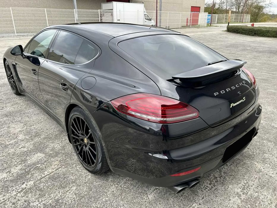 Porsche Panamera      2015
