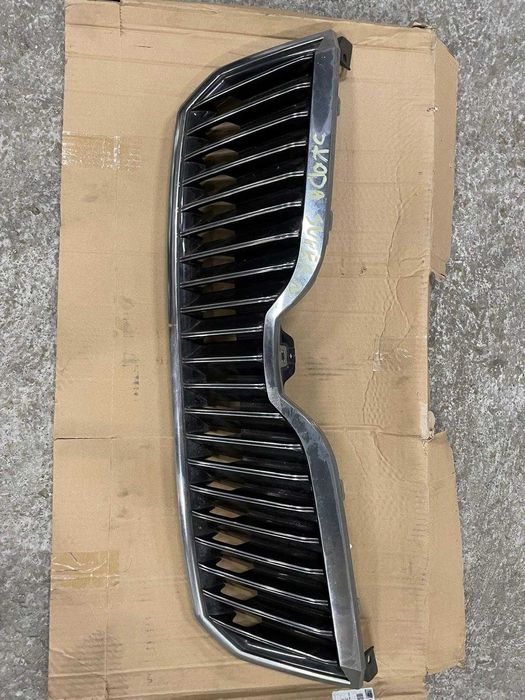 Skoda SuperB 2 lift 12r.- atrapa zderzaka, grill, chrom