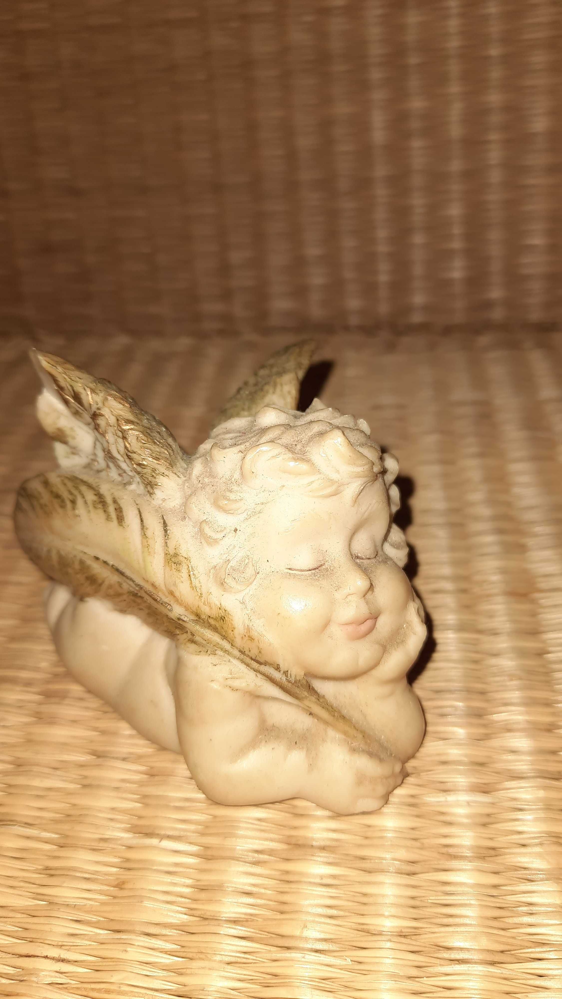 Figurka gliniana - aniołek