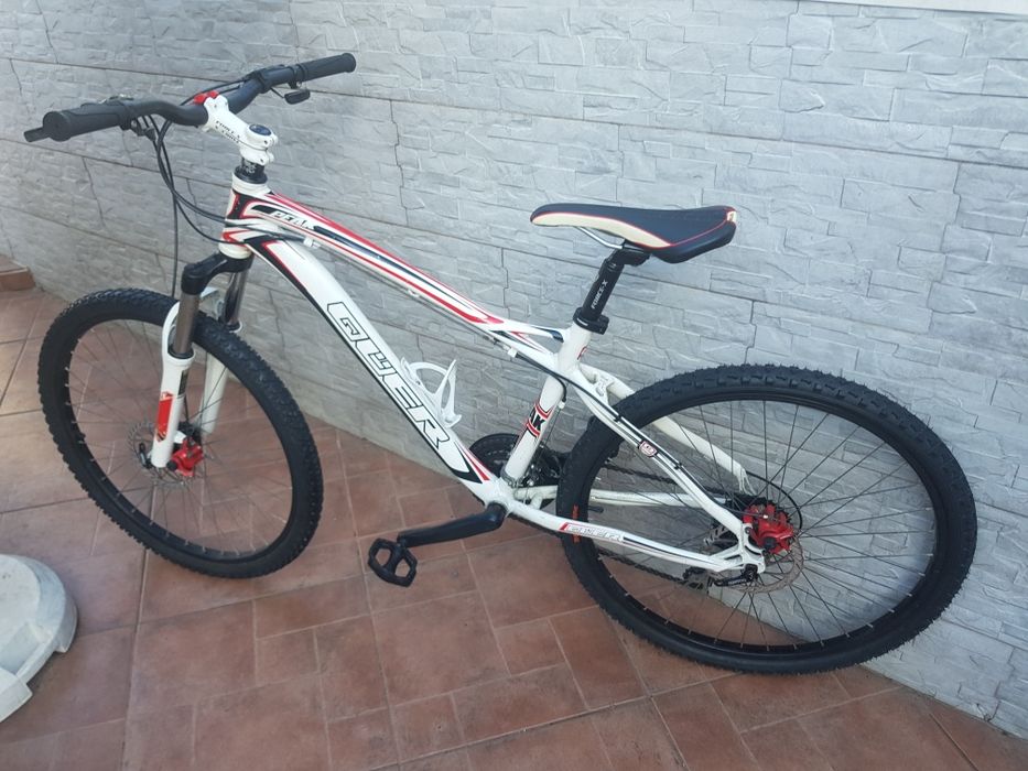 Bicicleta roda 26 quadro M com travão de disco á frente e atrás impecá