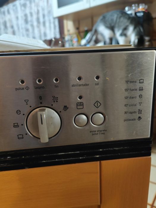 Máquina de louça de encastrar