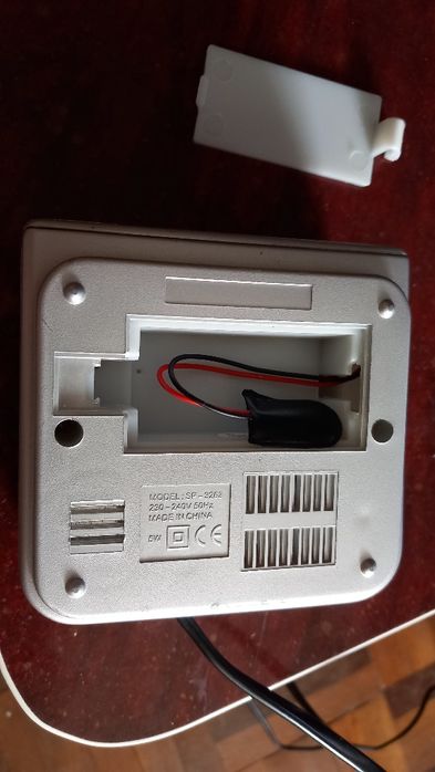 Електрогодинник- будильник .