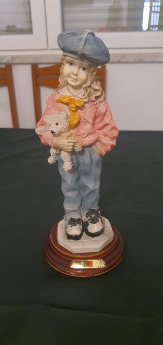 Vendo duas estatuetas antigas