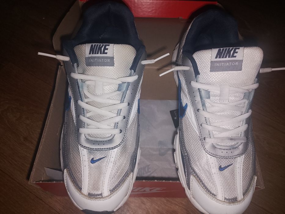 Nike initiator white