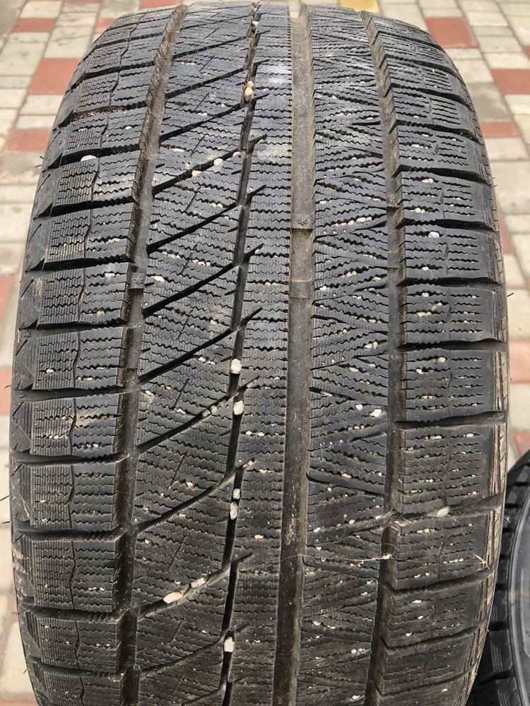 Гума зимова 235/40R 19