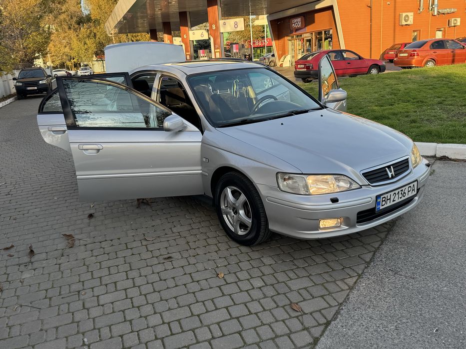 Продам Хонду Акорд 1.8 механика Срочно!