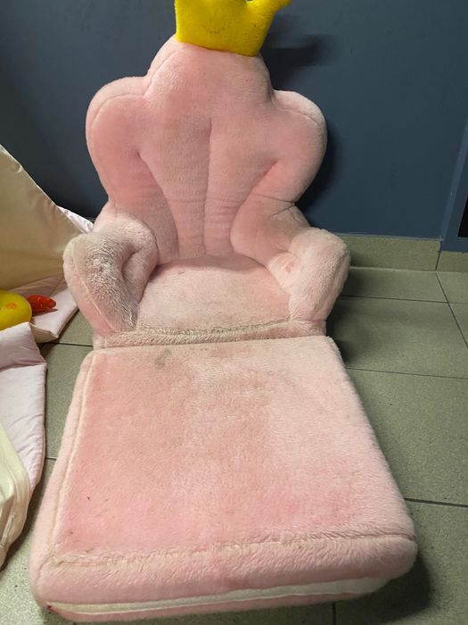 Fotel księżniczki z koroną różowy pokój siedzisko do zabawy