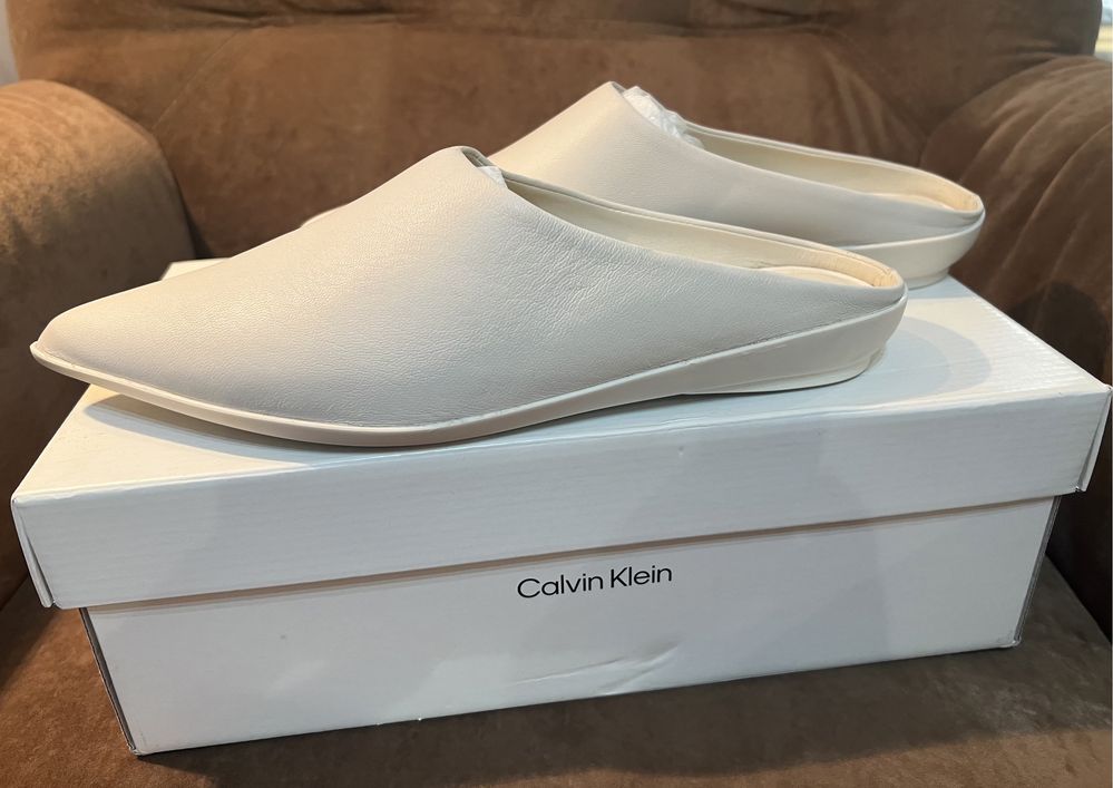 Calvin Klein жіночі бежеві шкіряні мюлі 37 р.